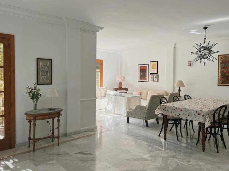 Living room, Dining area