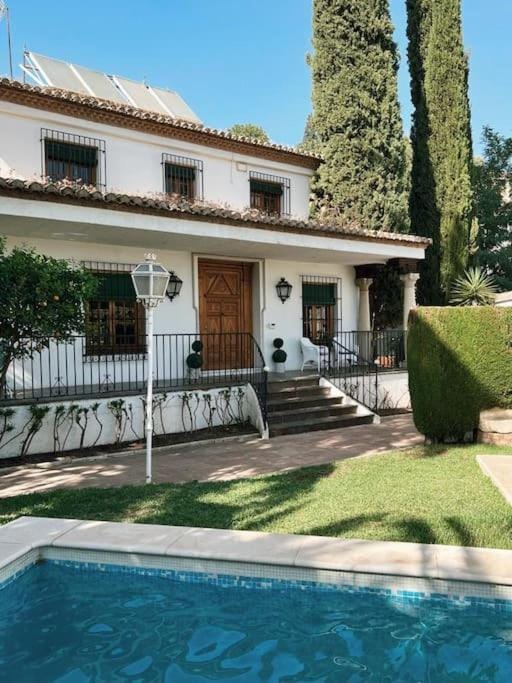 Property building, Garden, Swimming pool