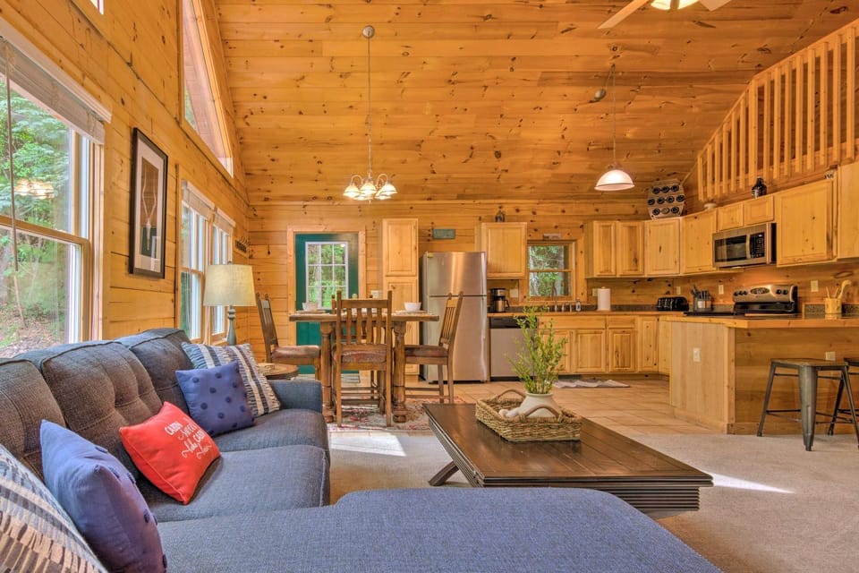Hot Tub Soaks! 'Moonshine Manor' Near Lake Lure House in Lake Lure