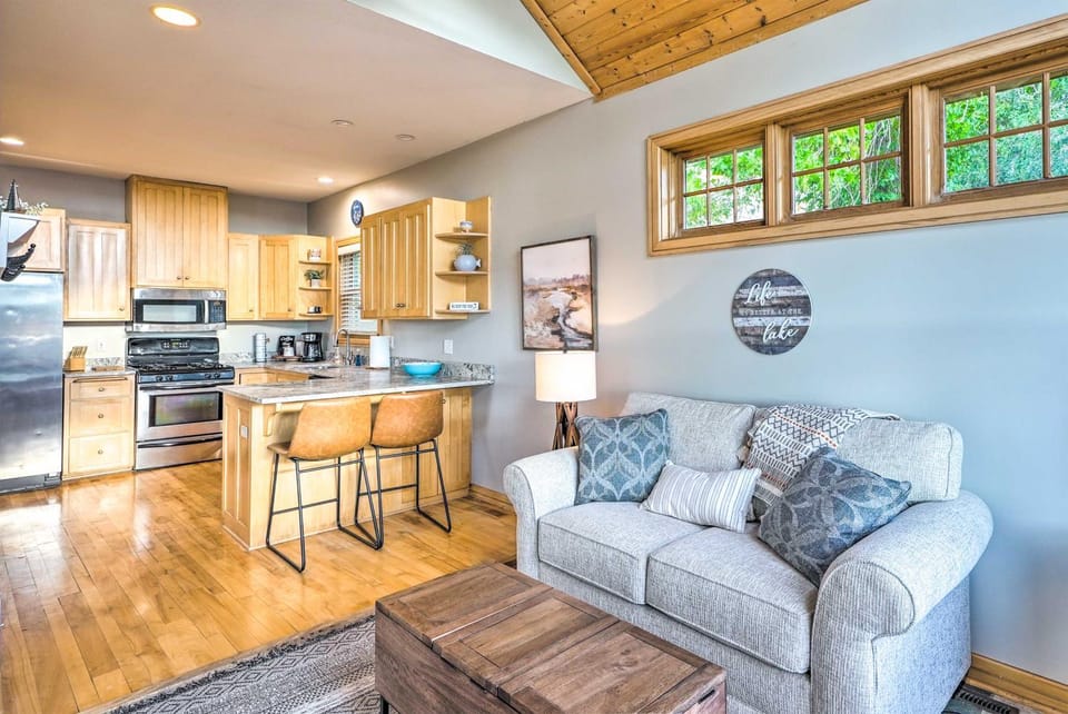 Waterfront Mound Retreat w/ Dock & Lake Access! House in Mound