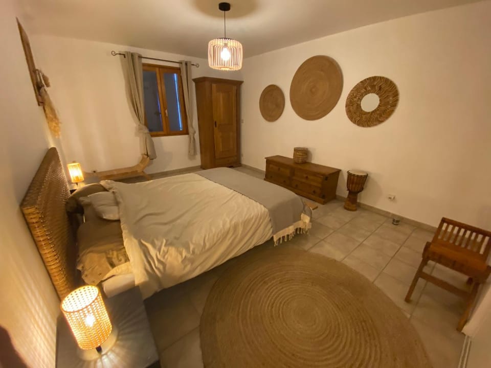 Bed, Photo of the whole room, Bedroom