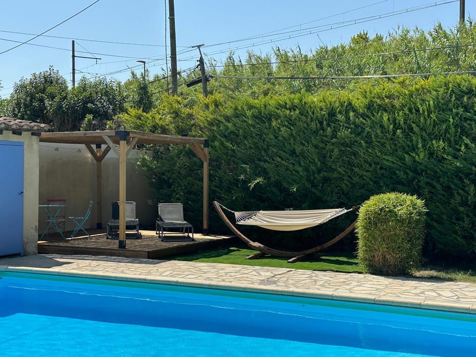 CHARMANT LOGEMENT AVEC PISCINE EN PROVENCE au premier étage d une villa Apartment in Tarascon