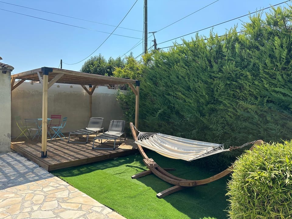 CHARMANT LOGEMENT AVEC PISCINE EN PROVENCE au premier étage d une villa Apartment in Tarascon
