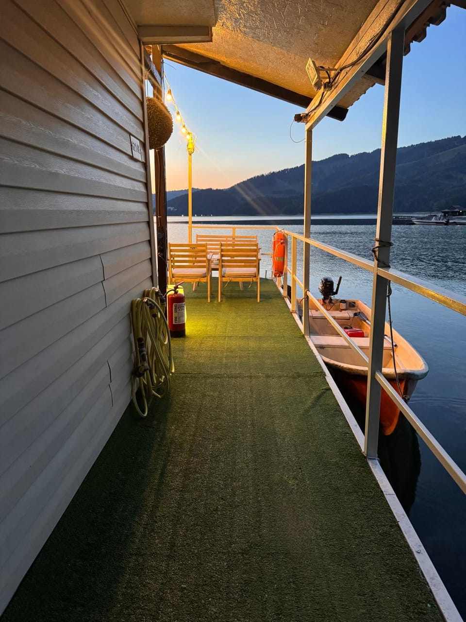 Casa pe lac Bicaz House in Romania