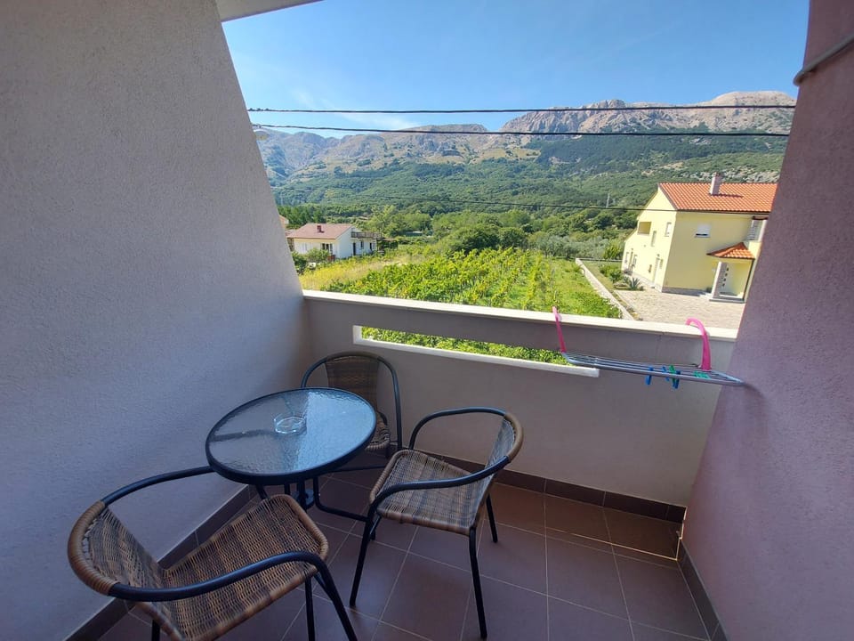Balcony/Terrace, Mountain view