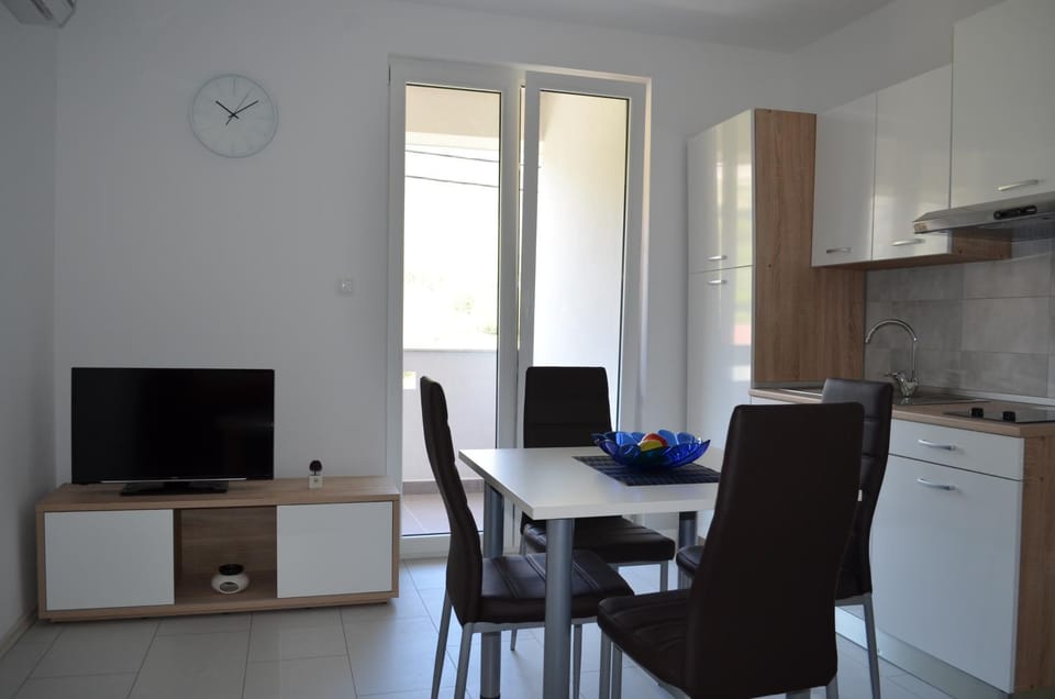 TV and multimedia, Kitchen or kitchenette, Dining area