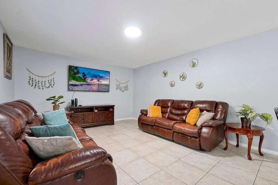 Poolside Cocoa Oasis w/ Tiki Bar! House in Florida
