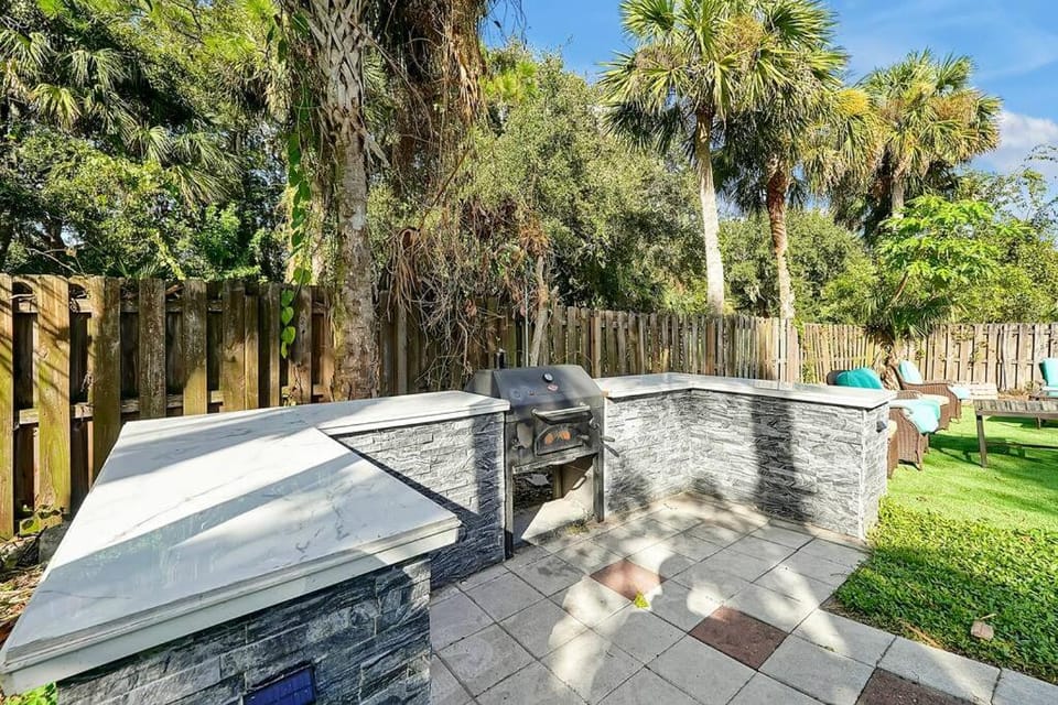 Poolside Cocoa Oasis w/ Tiki Bar! House in Florida
