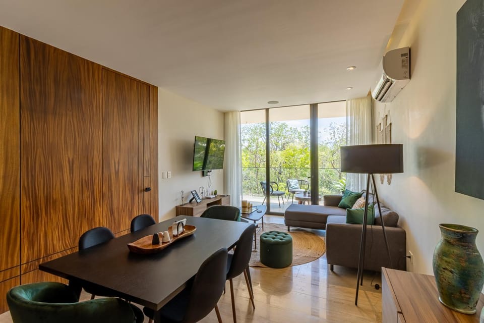 Living room, Dining area