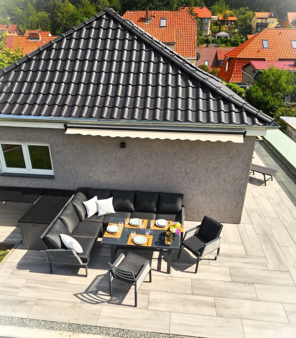 Property building, Day, Balcony/Terrace, Seating area, Dining area, sunbed
