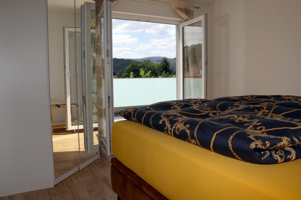Bed, Natural landscape, Photo of the whole room, Bedroom, Mountain view