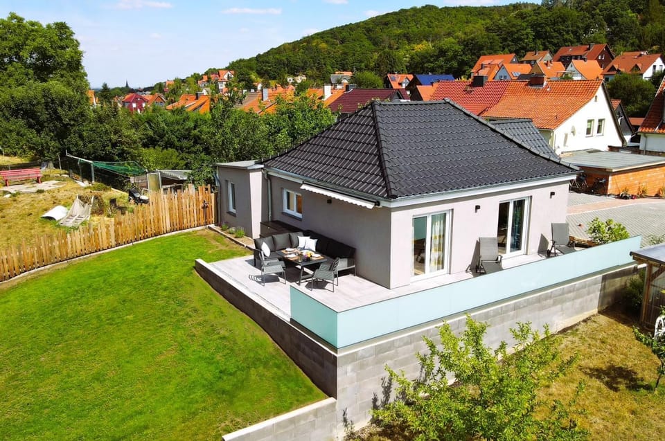 Property building, Spring, Day, Natural landscape, Garden, Garden view, Mountain view