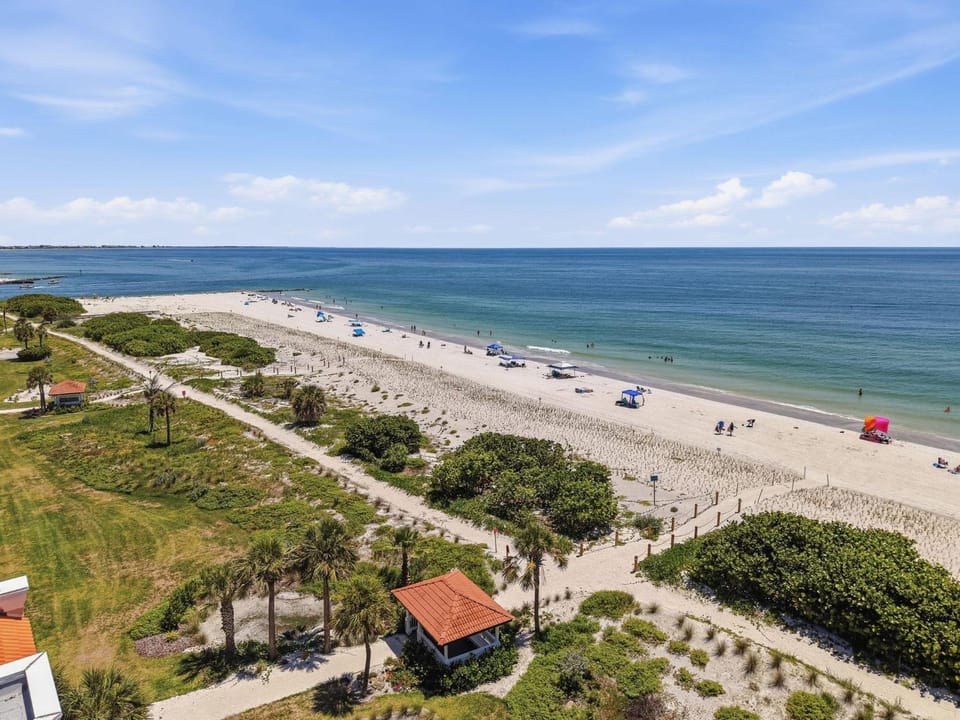 Land's End 11-305 Beach Front - Premier House in Sunset Beach