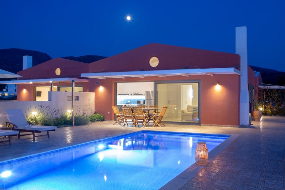 Property building, Patio, Night, Pool view, Swimming pool, Swimming pool, sunbed