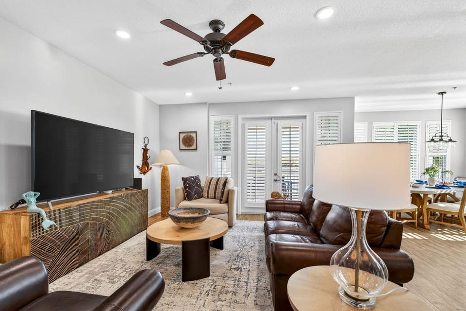 Treasure Trove Waterfront Mermaid Apartment in Treasure Island