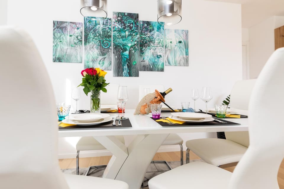Seating area, Dining area