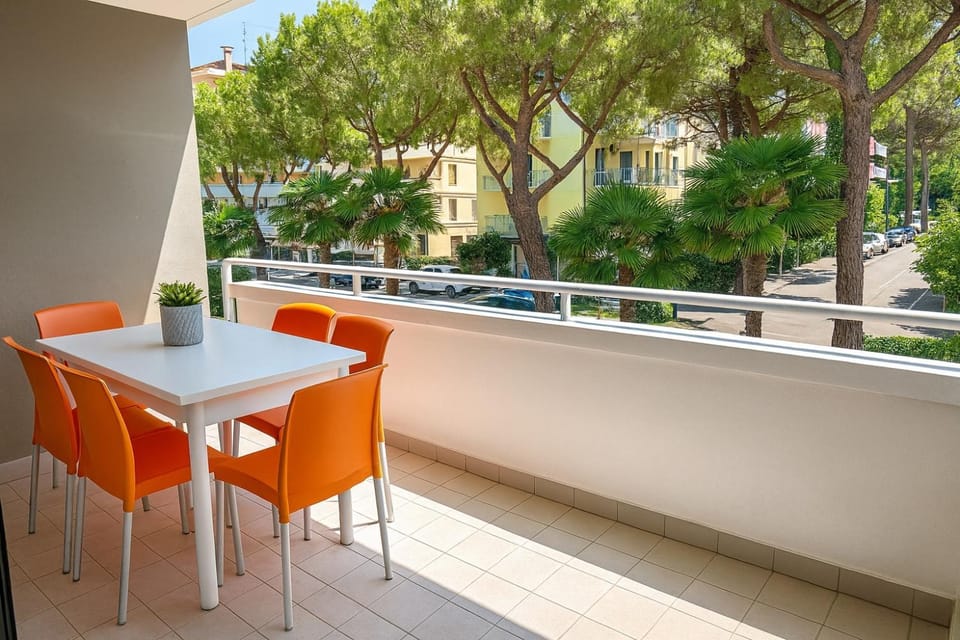 View (from property/room), Balcony/Terrace, Seating area, Dining area