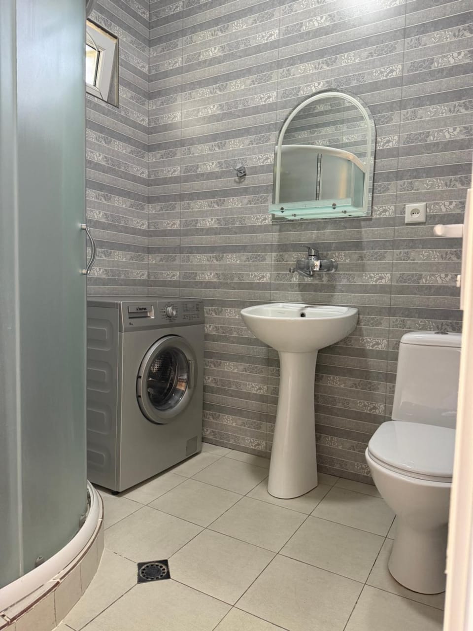 Shower, Toilet, Bathroom, washing machine, washing machine
