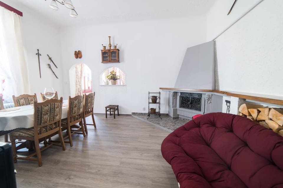 Seating area, Dining area
