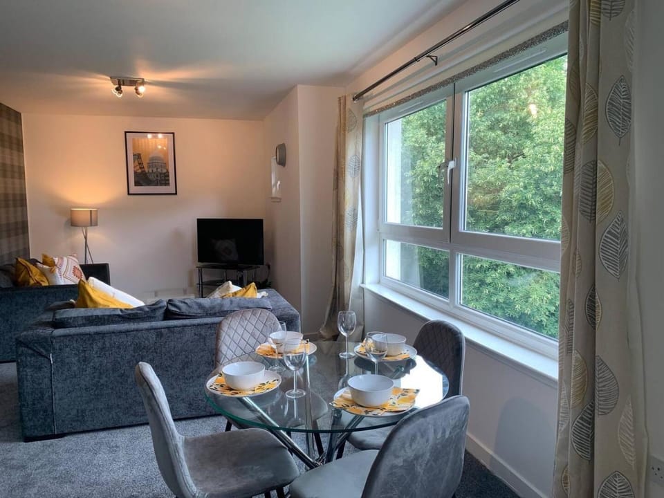Modern 2 bedroom flat with free parking in Cambuslang, Glasgow Apartment in Glasgow
