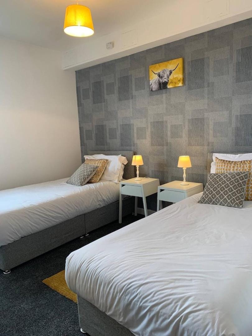 Modern 2 bedroom flat with free parking in Cambuslang, Glasgow Apartment in Glasgow