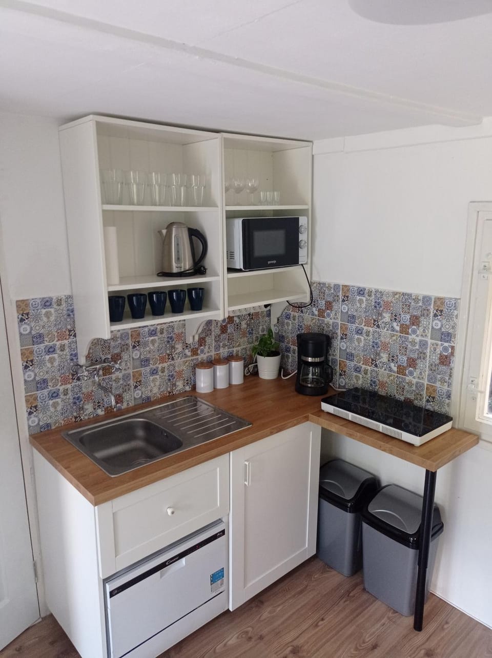 Coffee/tea facilities, Kitchen or kitchenette, dishwasher