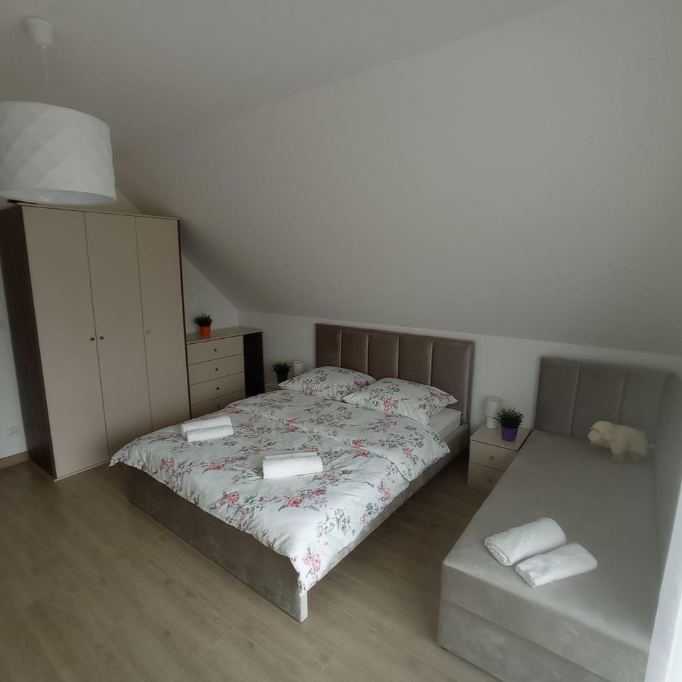 Bed, Bedroom, towels, wardrobe