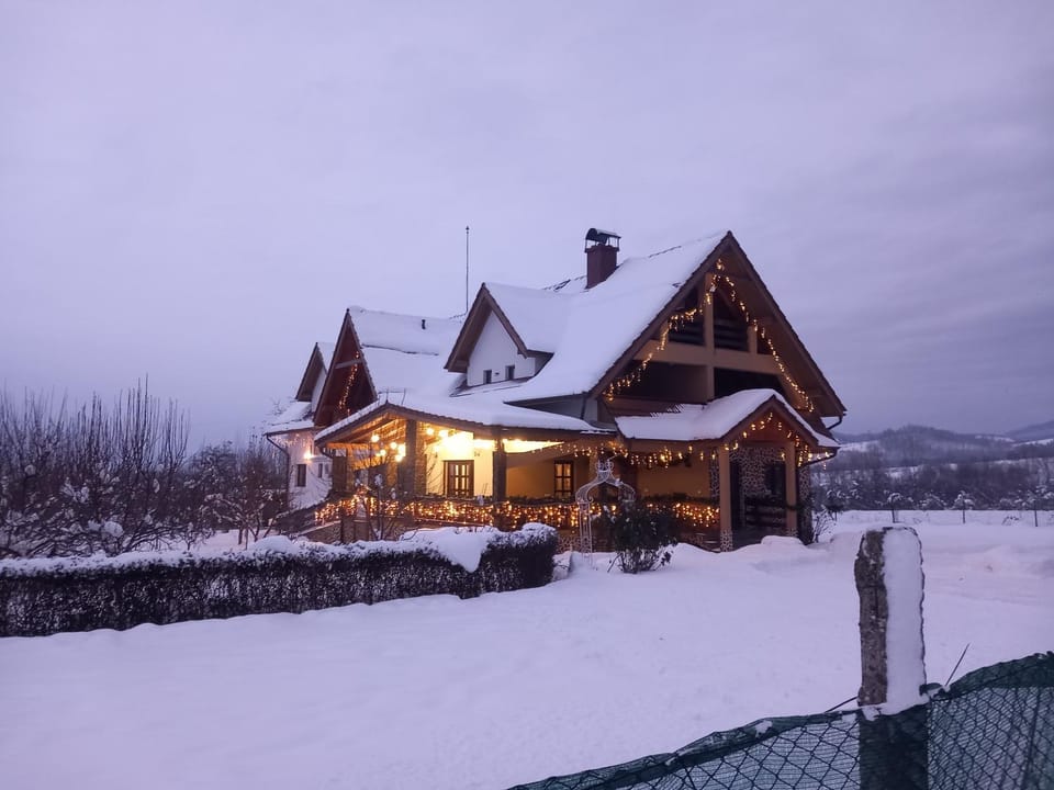 NUT HOUSE Retezat Bed and Breakfast in Romania