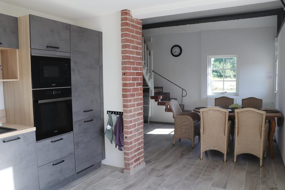 Kitchen or kitchenette, Seating area, Dining area, oven, stove