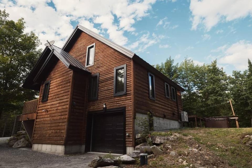 Chalet Bonheur -Rustique- Pet friendly Chalet in Ontario