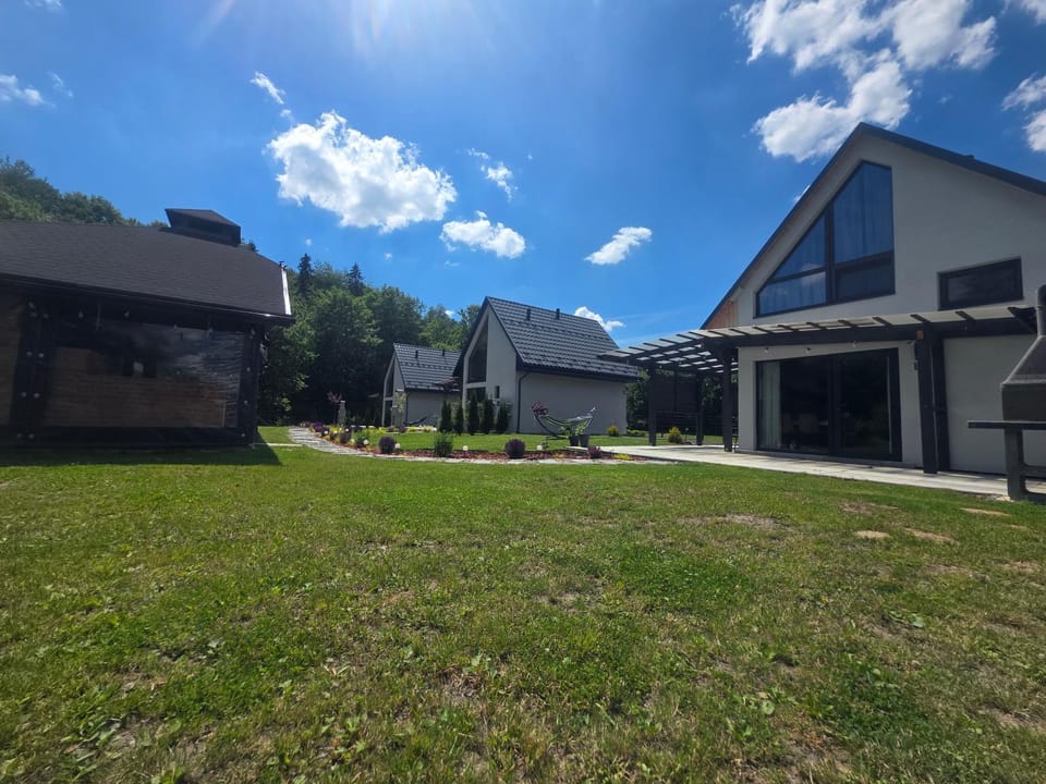 Property building, Summer, Garden