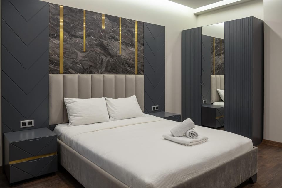 Bed, Bedroom, towels, wardrobe