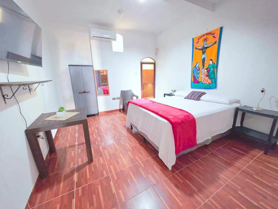 Bed, TV and multimedia, Photo of the whole room, Bedroom, wardrobe, air conditioner