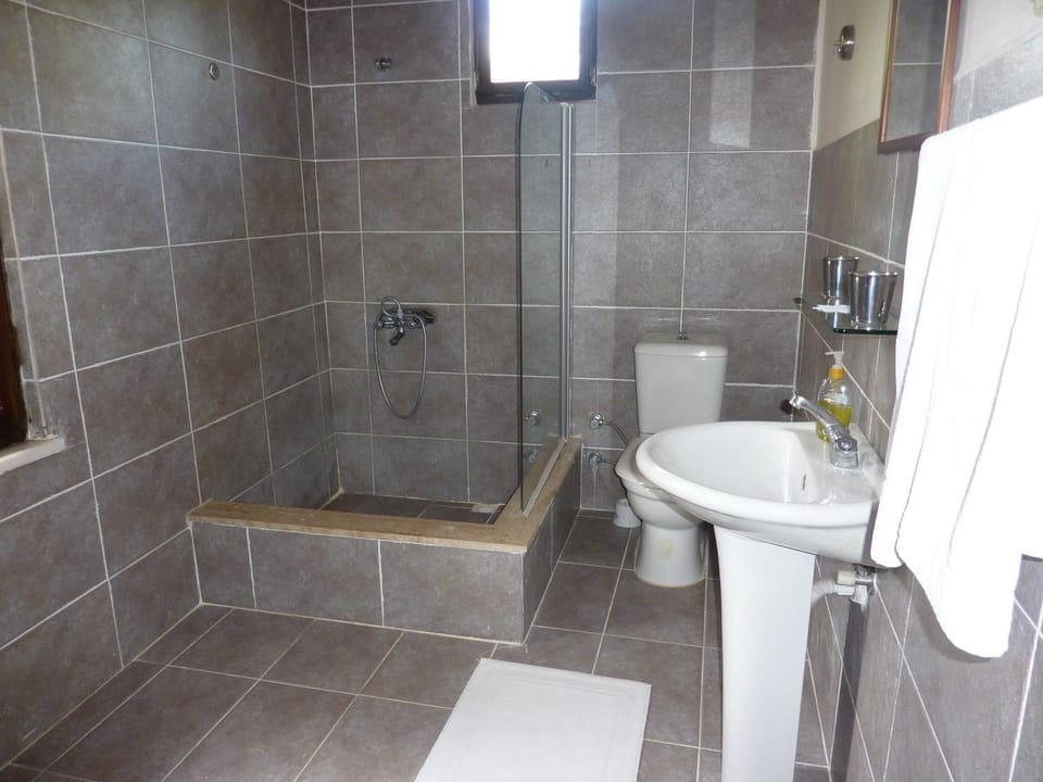 Shower, Toilet, Internal: Not applicable to any particular room