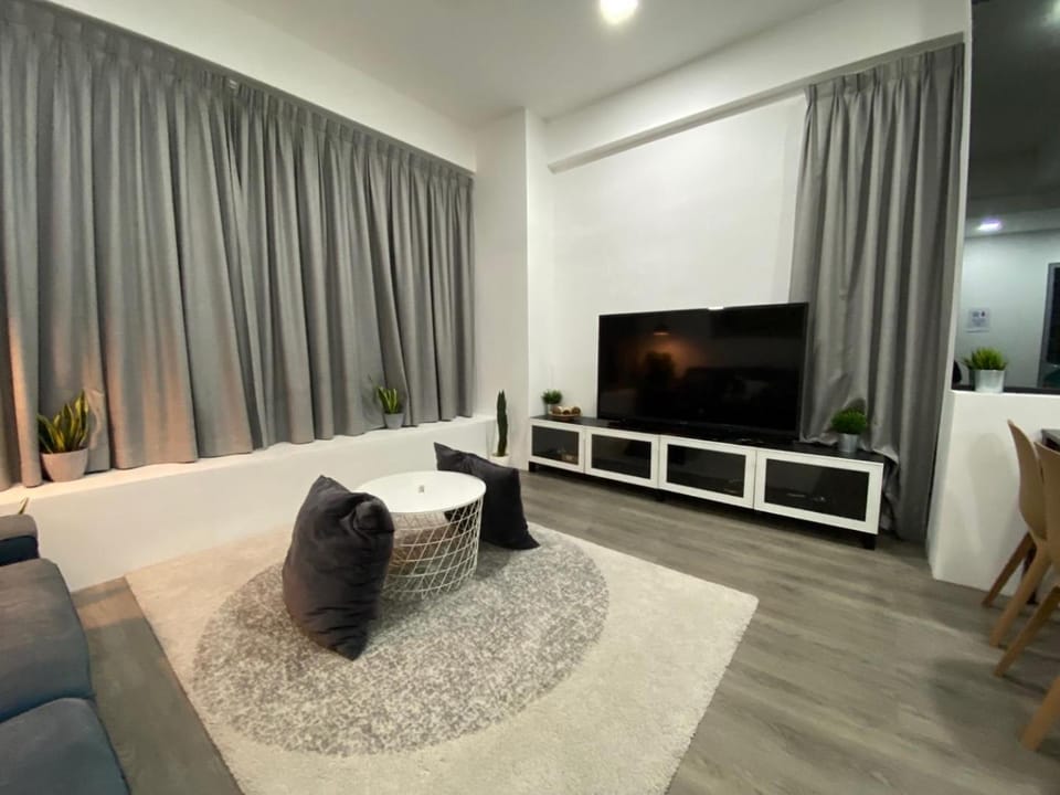 4-7 Pax Genting View Resort Kempas Residence -Free Wifi, Netflix And Free Parking Apartment in Selangor, Malaysia