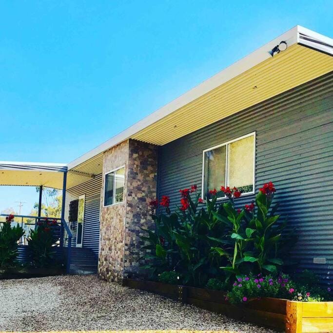 Hickey Vale Farm Lodge Pet Friendly Villa in Victoria