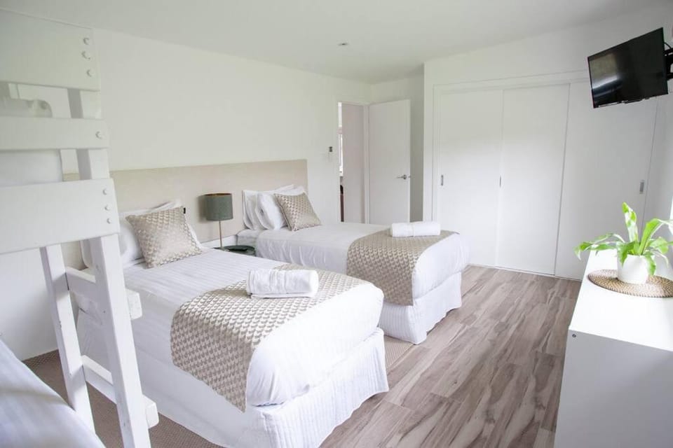 Hickey Vale Farm Lodge Pet Friendly Villa in Victoria