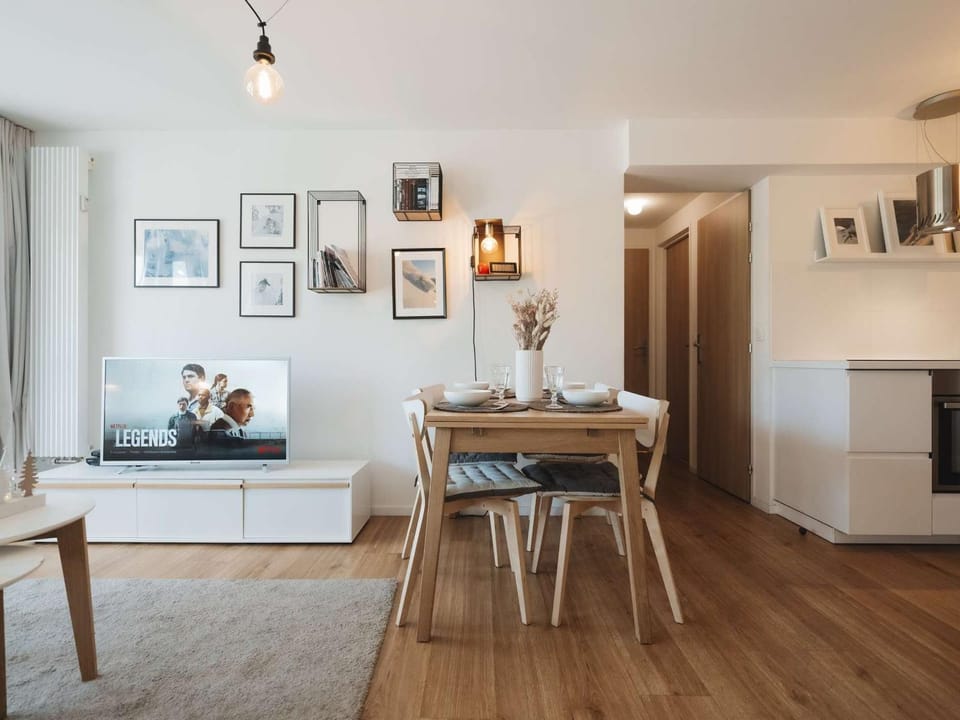Appartement rénové 47m² - 6 pers, proche pistes et commodités, quartier animé, parking inclus - FR-1-545-32 Apartment in Les Allues