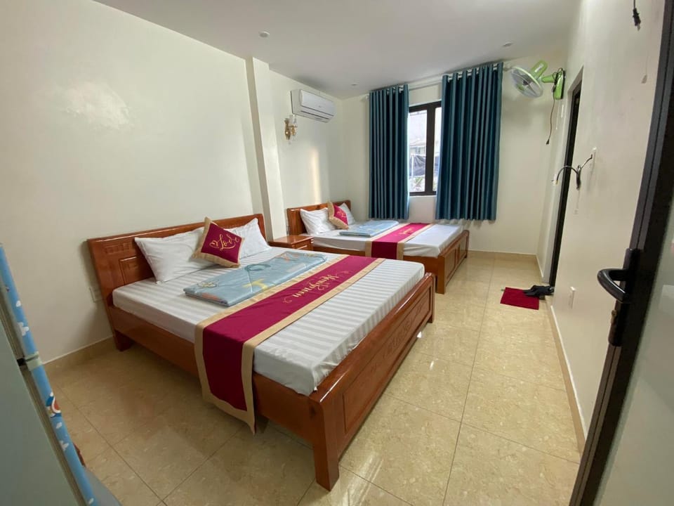 HT Homestay CAT BA Bed and Breakfast in Laos