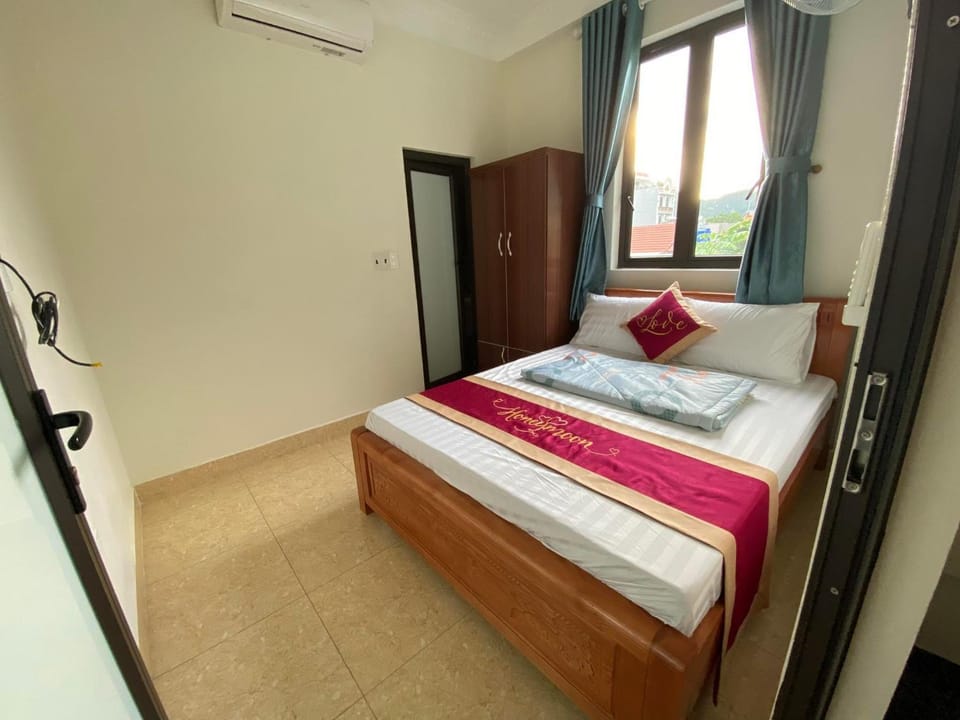 HT Homestay CAT BA Bed and Breakfast in Laos