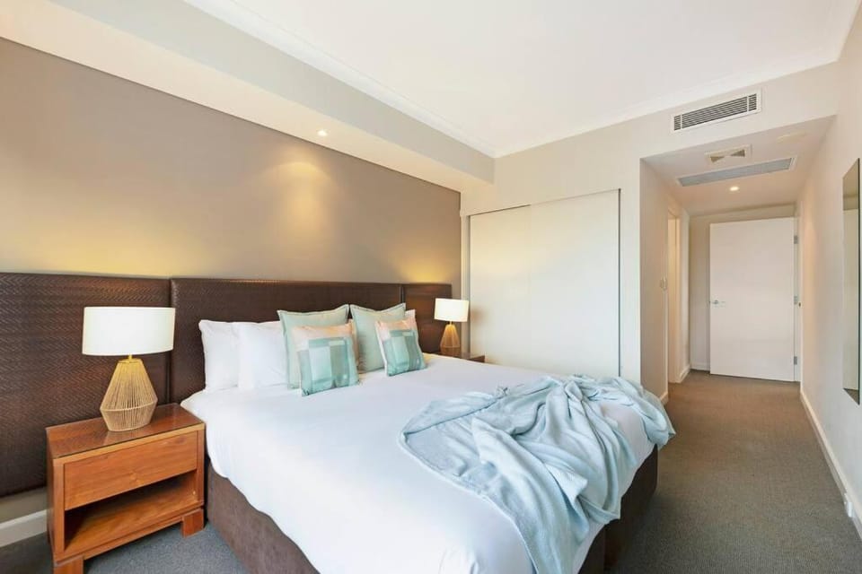 Bed, Bedroom, wardrobe, air conditioner
