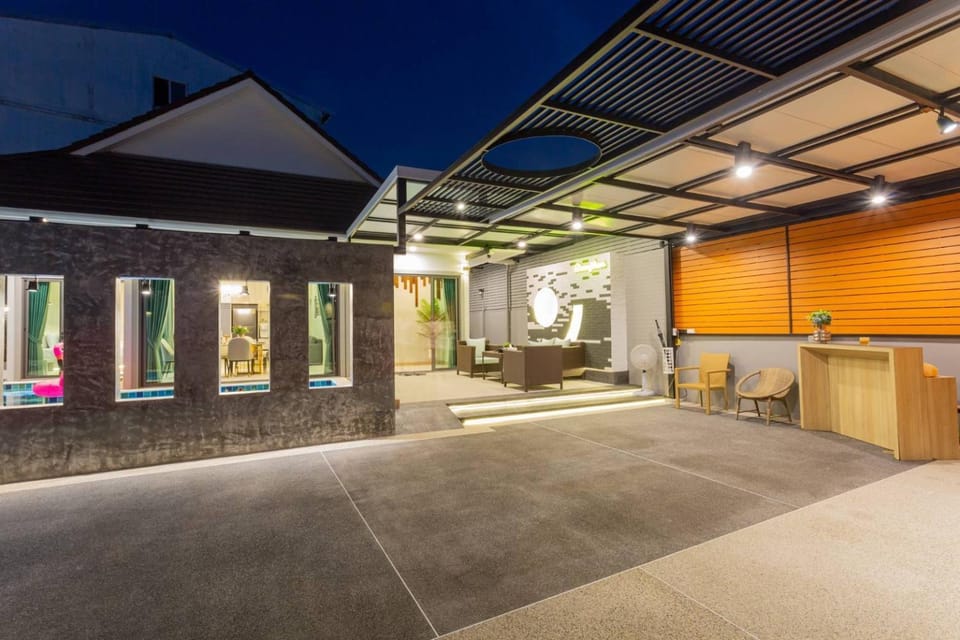 Inner courtyard view