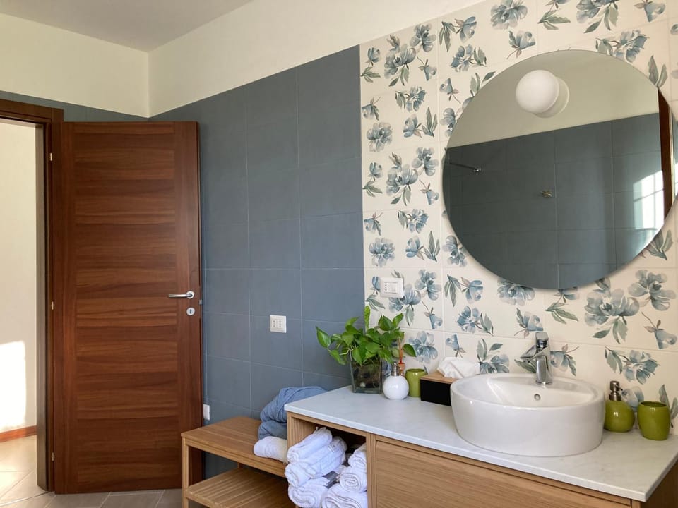 Bathroom, towels