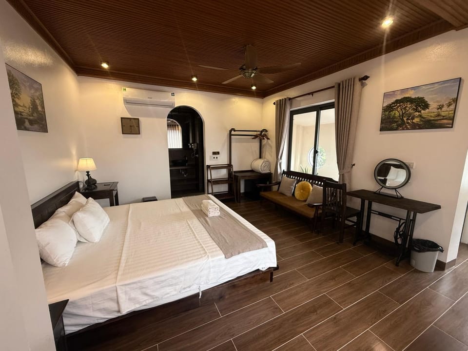 Bed, Living room, Photo of the whole room, Bedroom