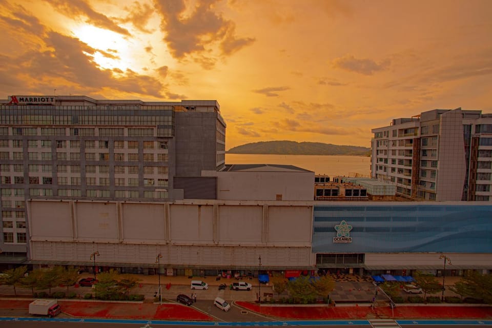 Marina Court Resort- 6Bedroom Stay Together Apartment Sleeps 15Pax Apartment in Kota Kinabalu