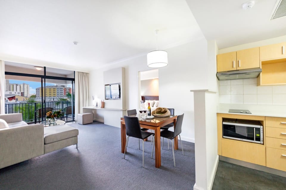 Dining area, kitchen