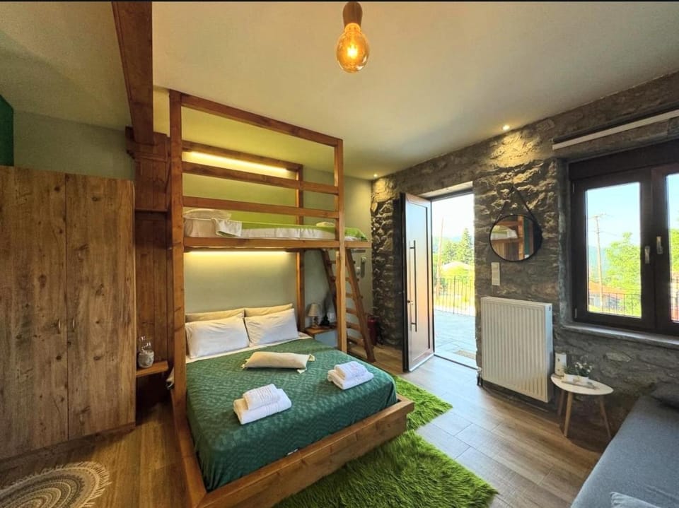 ΧΑΡΟΥΛΑ STUDIO House in Peloponnese, Western Greece and the Ionian