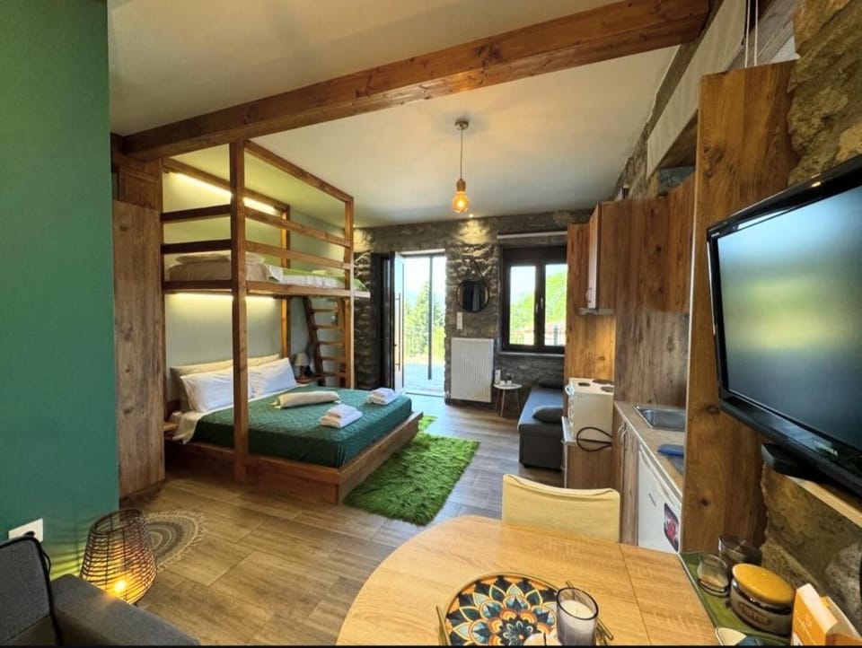 ΧΑΡΟΥΛΑ STUDIO House in Peloponnese, Western Greece and the Ionian