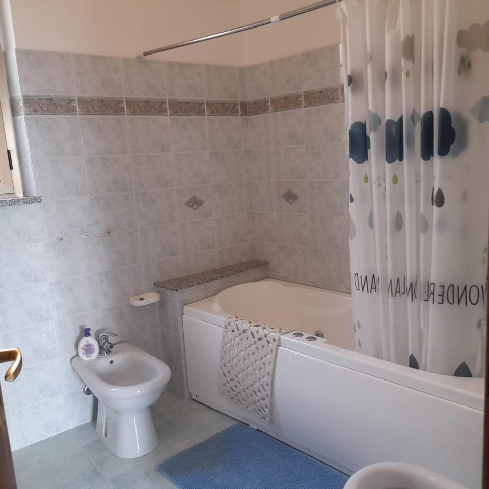Shower, Toilet, Bathroom, Bath