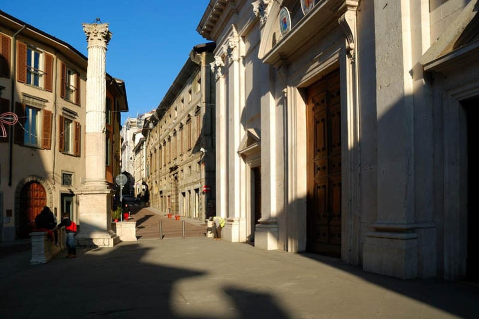Neighbourhood, Street view